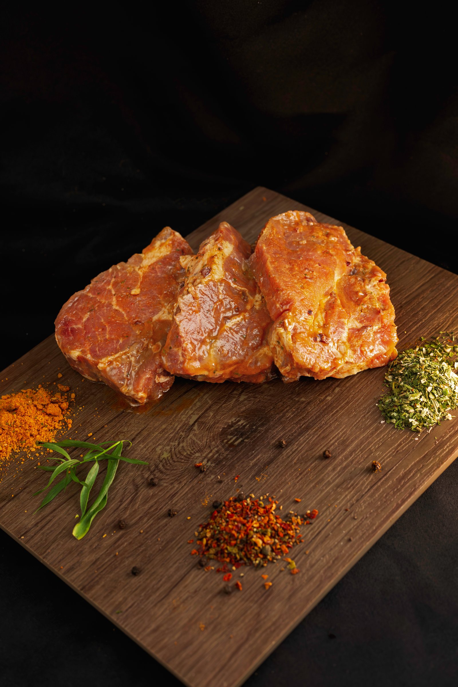 Kiaulienos sprandinės kepsnys spanguolių marinate